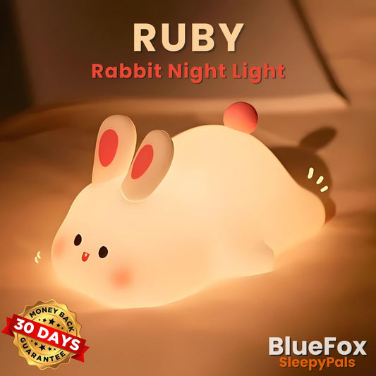 Veilleuse Ruby le Lapin : silicone doux, 3 niveaux de luminosité, rechargeable USB, sans BPA, idéale pour le sommeil.